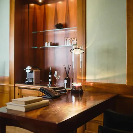 מלון Widder - Zurichs Luxury Hideaway 5*